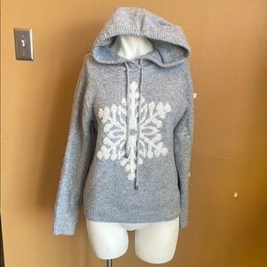 Cupcakes & Cashmere Grey Snowflake Hooded Pullover Sweater 
Size Small